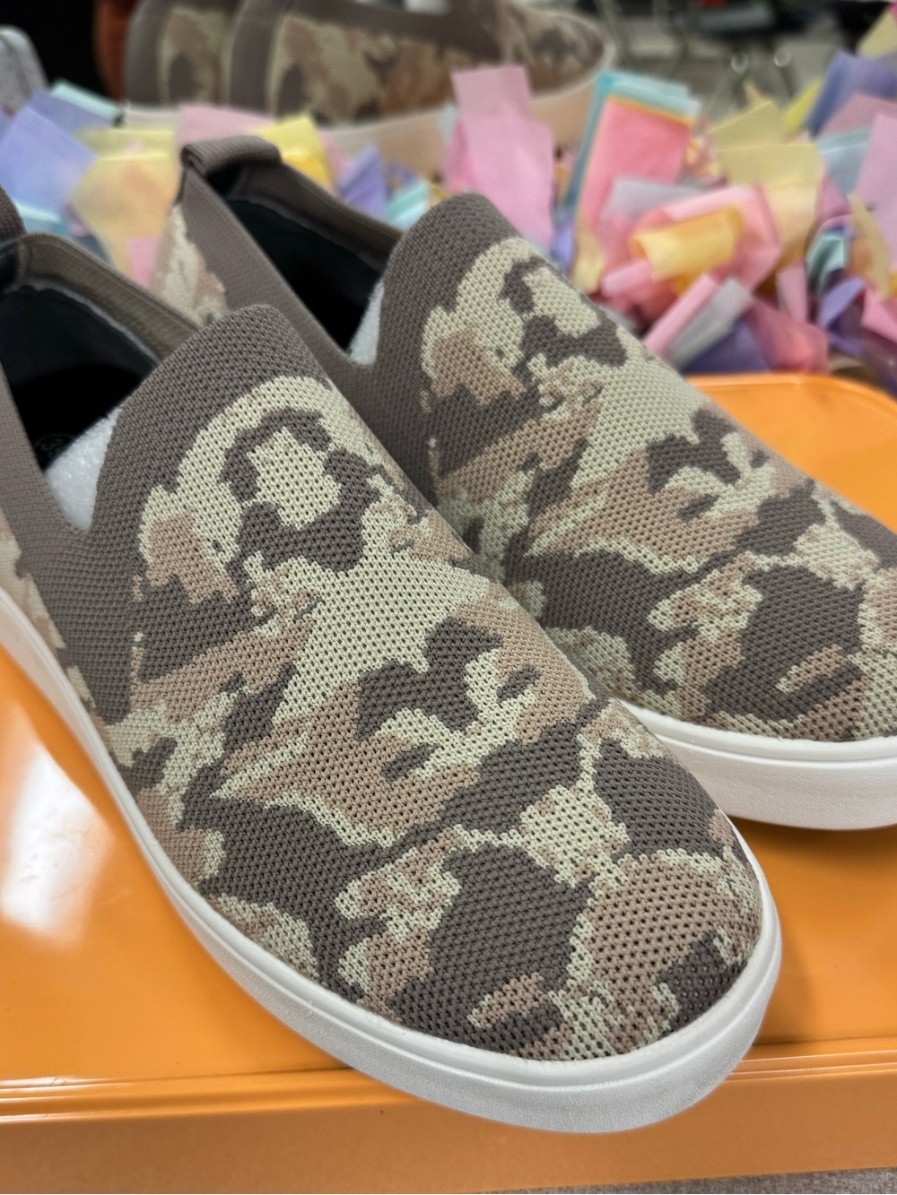 Bernie Mev Jenna Women’s Sz 39 in Nude Camo Slip-On Sneakers Greige Tan